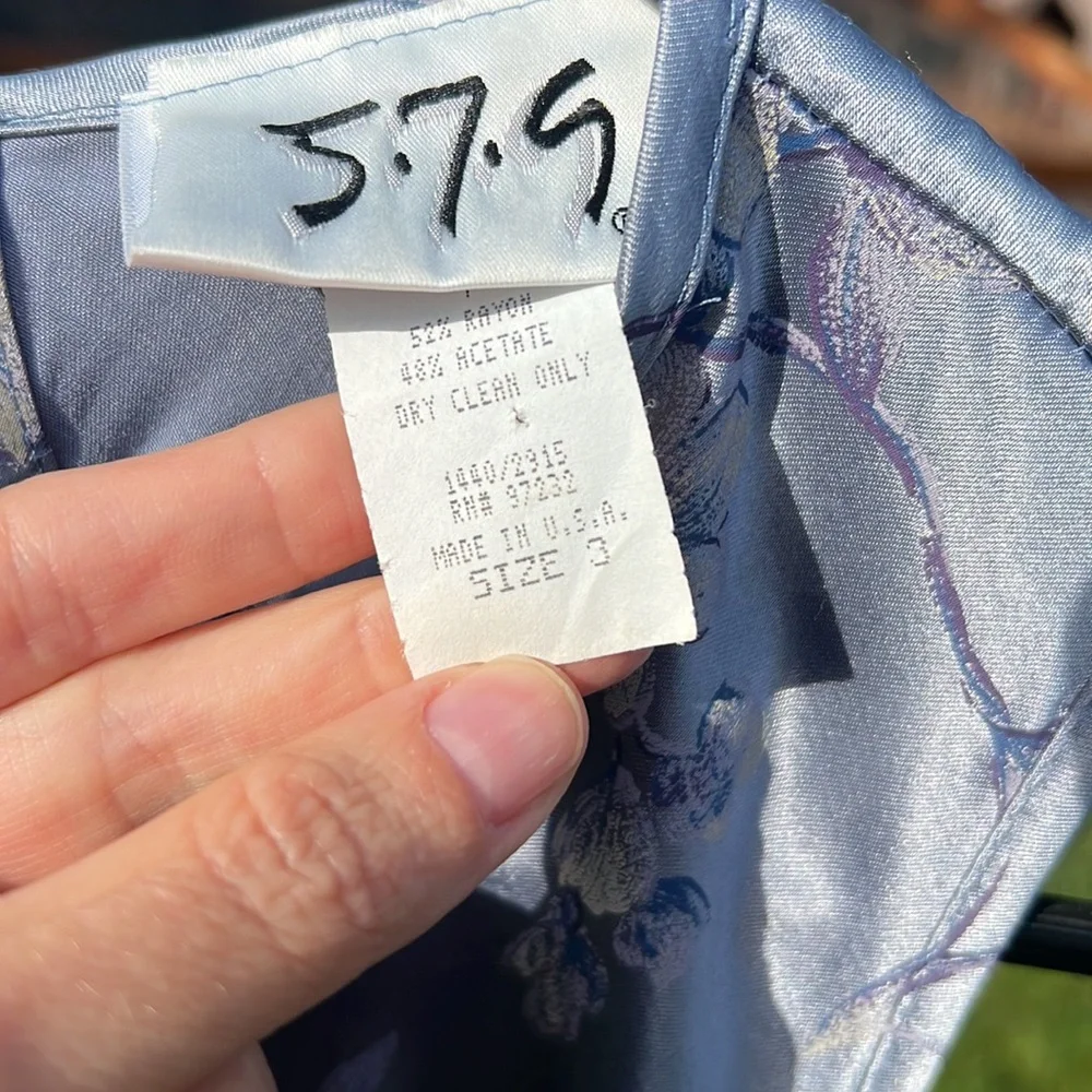 EUC 5•7•9 Lavender Satin Dress • Size 3 Juniors - Picture 7 of 7
